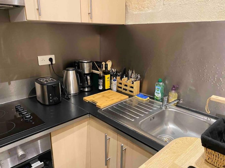 Au Coeur Du Quartier De La Roquette Apartamento Arlés