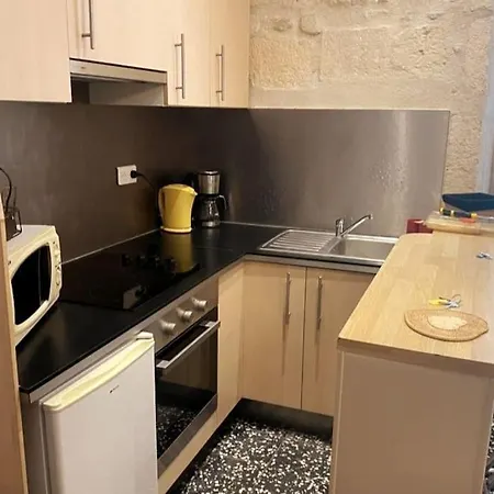Appartement Au Coeur Du Quartier De La Roquette Arles Exterior photo