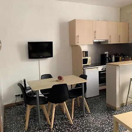 Appartement Au Coeur Du Quartier De La Roquette Arles Exterior photo