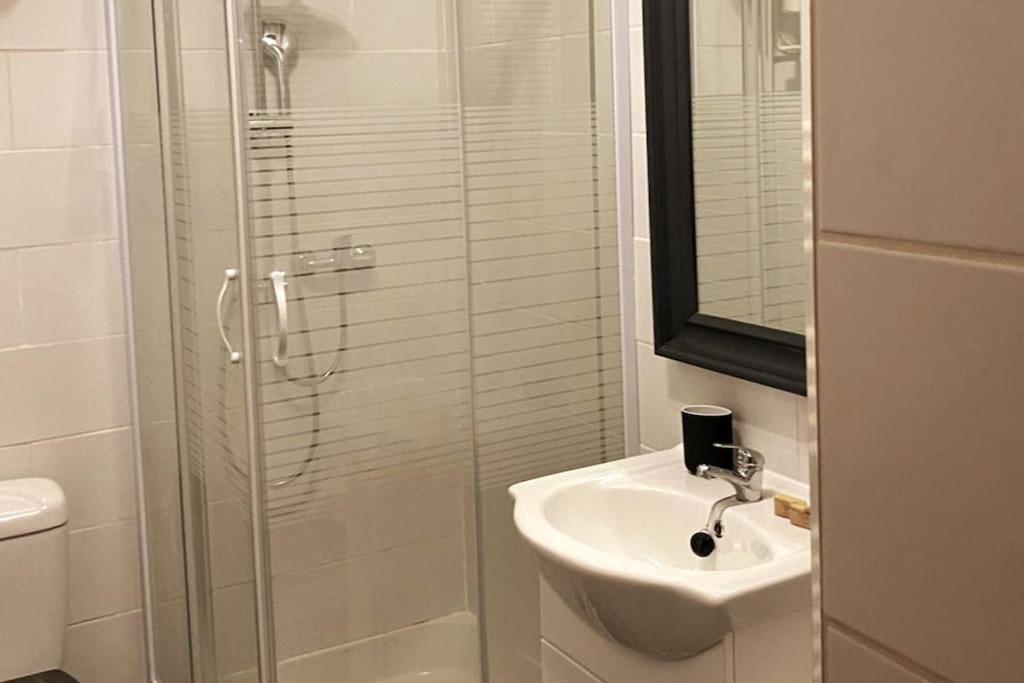 Apartment Au Coeur Du Quartier De La Roquette